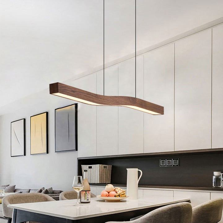 Moderne minimalistische rechteckige lineare Holzmaserung Eisen LED Kronleuchter für das Esszimmer 