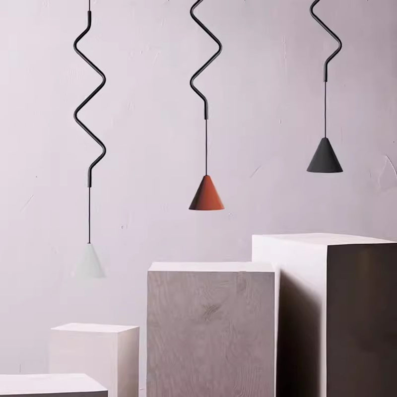 Zeitgenössische skandinavische runde Kegelwelle Eisen Aluminium 1-Licht Pendelleuchte für das Schlafzimmer 