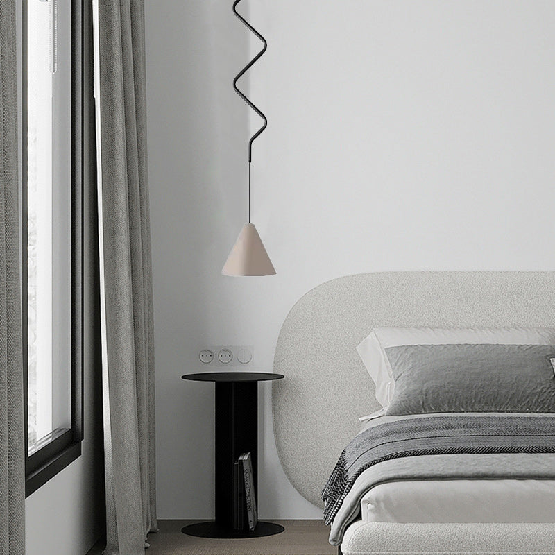 Zeitgenössische skandinavische runde Kegelwelle Eisen Aluminium 1-Licht Pendelleuchte für das Schlafzimmer 