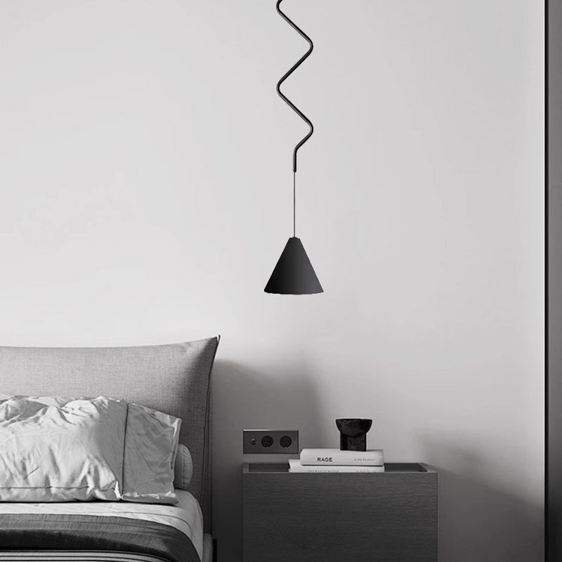 Zeitgenössische skandinavische runde Kegelwelle Eisen Aluminium 1-Licht Pendelleuchte für das Schlafzimmer 