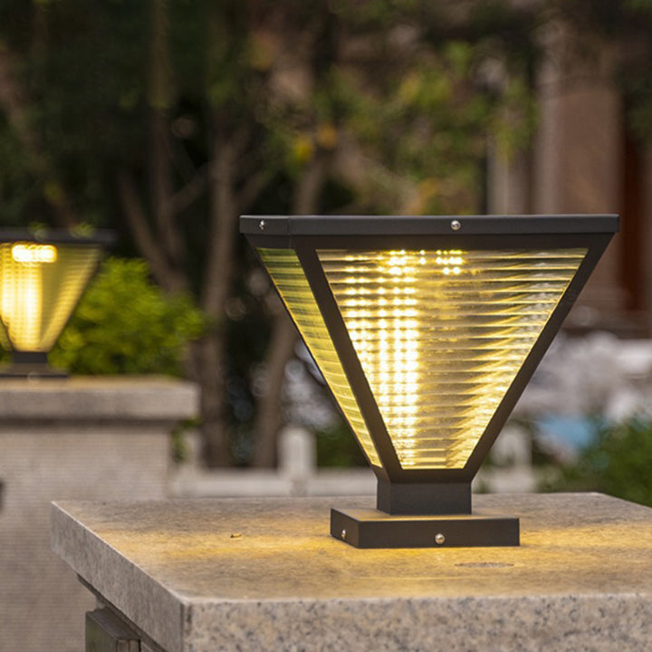 Moderner minimalistischer wasserdichter quadratischer prismatischer Edelstahl-Glas-1-Licht-Außenleuchte für die Terrasse 