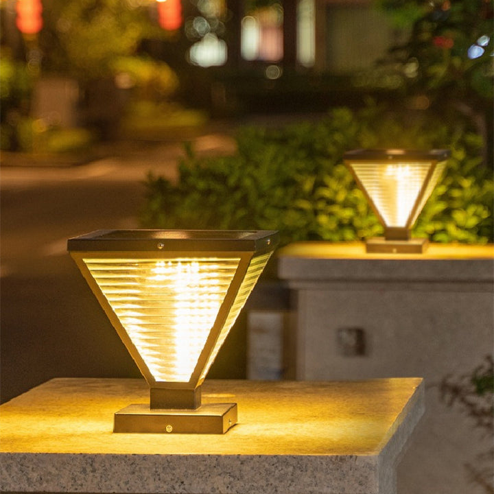 Moderner minimalistischer wasserdichter quadratischer prismatischer Edelstahl-Glas-1-Licht-Außenleuchte für die Terrasse 