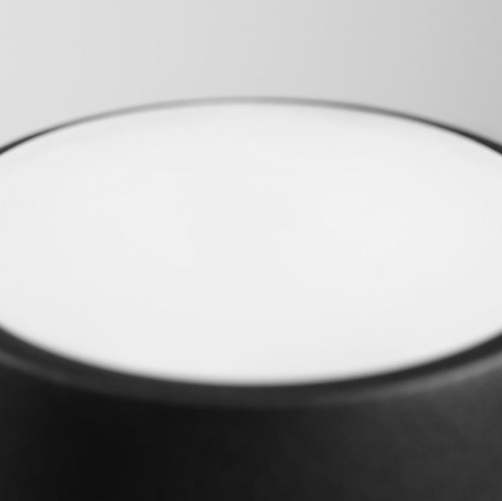 مصباح طاولة LED من الرخام الأكريليك الحديدي الأسطواني المستدير المحمول بتصميم حديث بسيط لغرفة النوم 