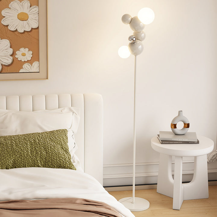 Zeitgenössische skandinavische runde Kugel aus Eisen und Glas 2-Licht Stehlampe für das Wohnzimmer 