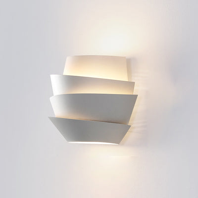 Applique murale contemporaine à 2 lumières en forme de pomme de pin créative en fer pour chambre 