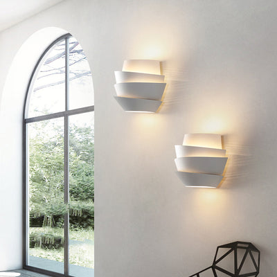 Applique murale contemporaine à 2 lumières en forme de pomme de pin créative en fer pour chambre 
