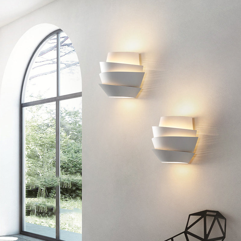 Applique murale contemporaine à 2 lumières en forme de pomme de pin créative en fer pour chambre 