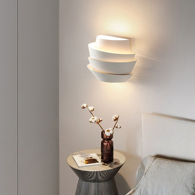Applique murale contemporaine à 2 lumières en forme de pomme de pin créative en fer pour chambre 