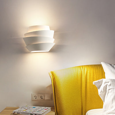 Applique murale contemporaine à 2 lumières en forme de pomme de pin créative en fer pour chambre 