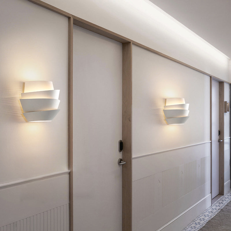 Applique murale contemporaine à 2 lumières en forme de pomme de pin créative en fer pour chambre 
