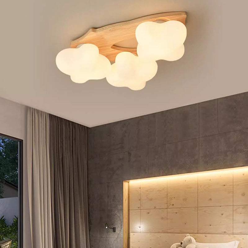 Zeitgenössische kreative Creme-Wolkenform Rhombus Rubberwood Glas 3/5 Licht halb bündige Deckenleuchte für Schlafzimmer 