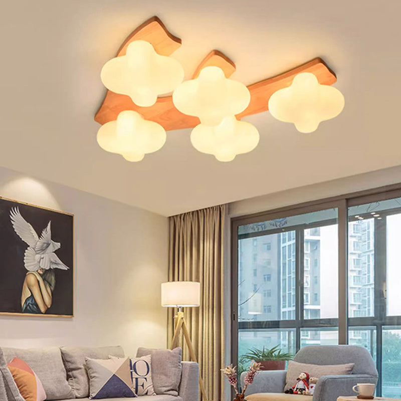 Zeitgenössische kreative Creme-Wolkenform Rhombus Rubberwood Glas 3/5 Licht halb bündige Deckenleuchte für Schlafzimmer 