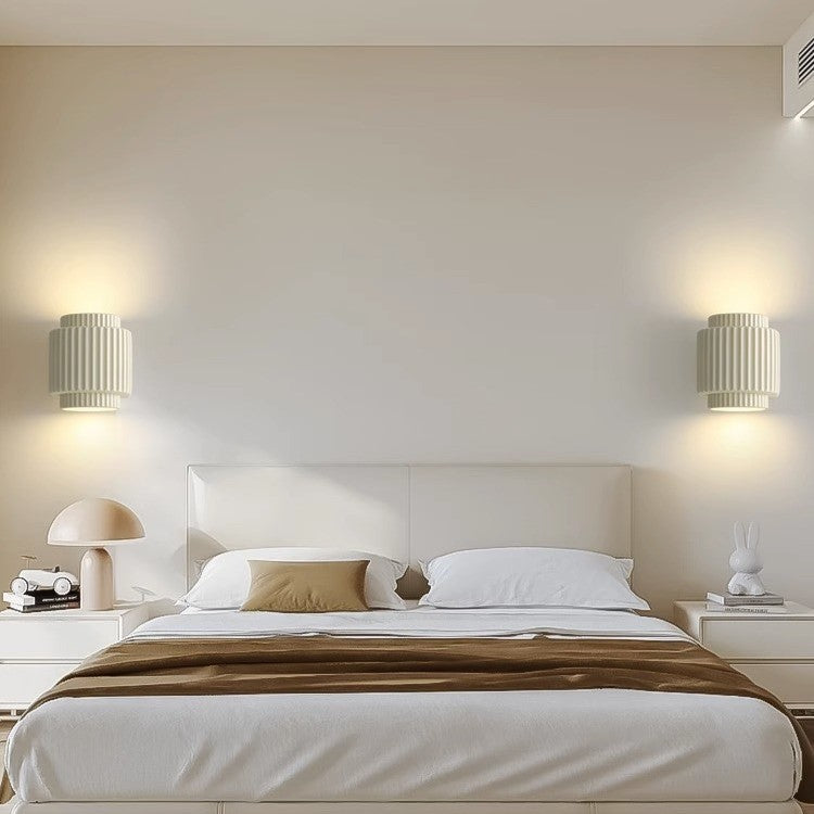 Applique murale contemporaine scandinave en résine crème cylindre à 2 lumières pour chambre 