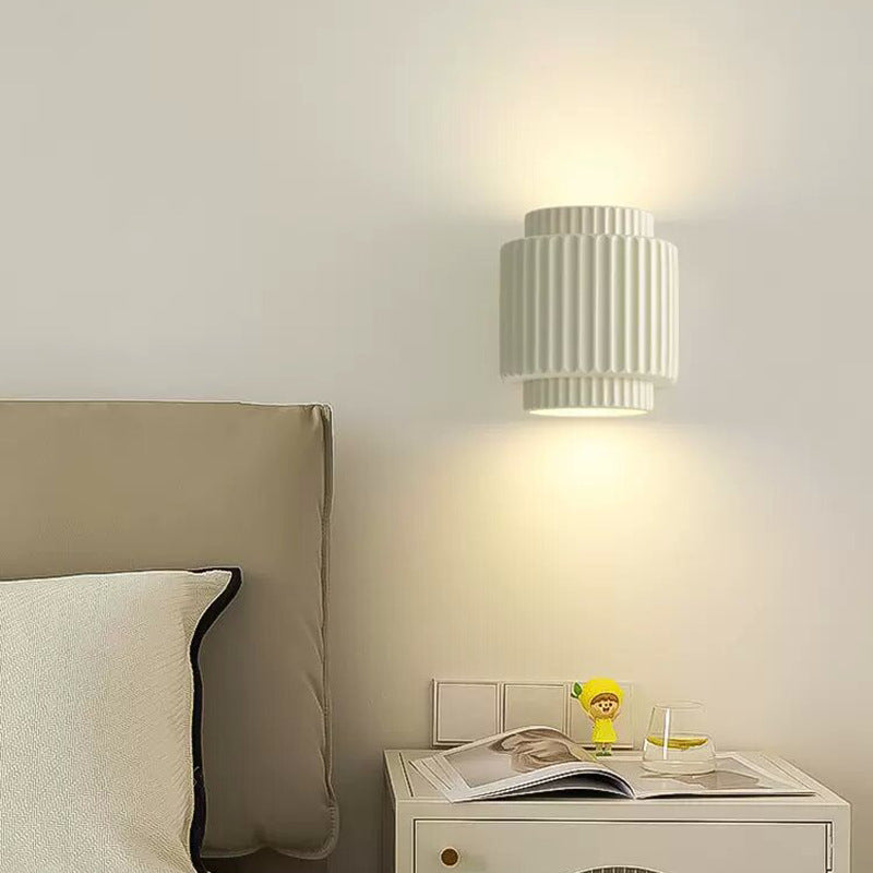 Applique murale contemporaine scandinave en résine crème cylindre à 2 lumières pour chambre 