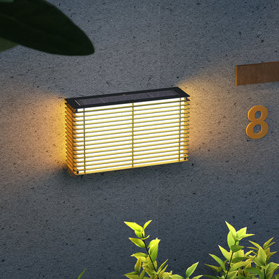 ضوء خارجي LED من الفولاذ المقاوم للصدأ PE مستطيل مقاوم للماء بالطاقة الشمسية بتصميم حديث وبسيط للاستخدام الخارجي 