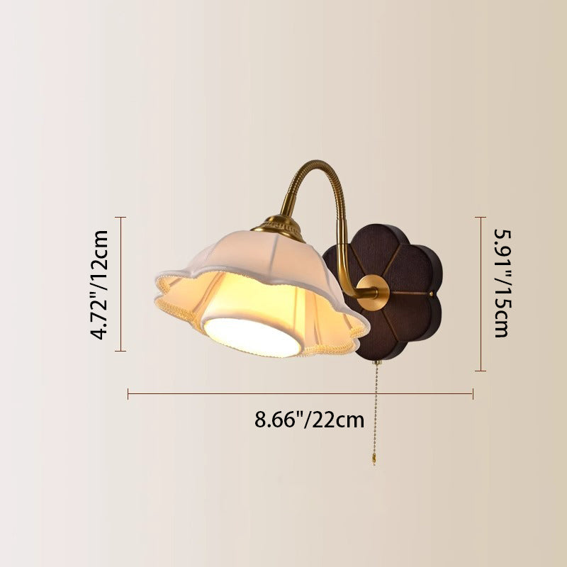 Traditionelle französische florale runde Holzlegierung Stoff 1-Licht Wandleuchte für Schlafzimmer 