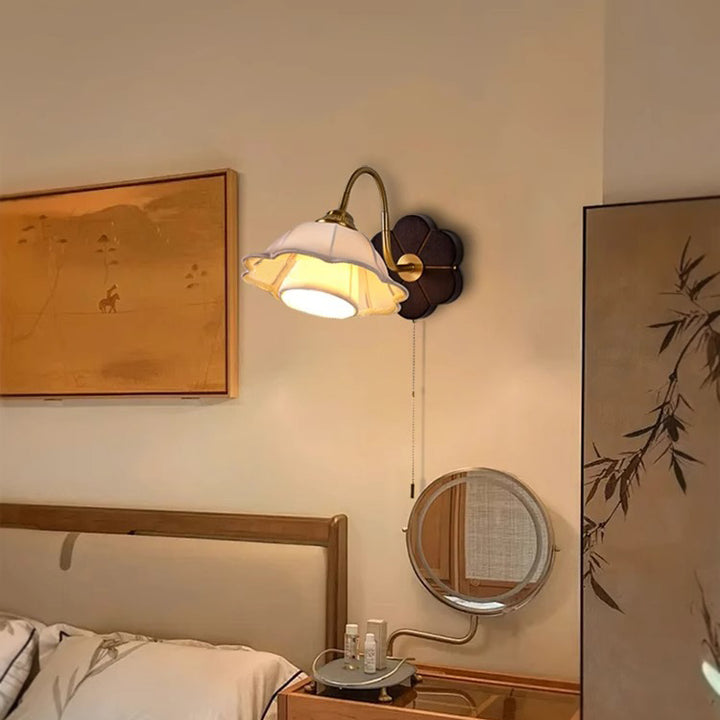 Lámpara apliqué de pared de 1 luz de tela de aleación de madera redonda floral tradicional francesa para dormitorio 