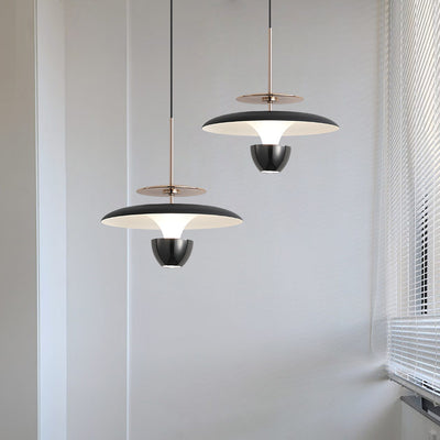 Suspension LED en fer acrylique ronde en forme de soucoupe volante scandinave contemporaine pour chambre 