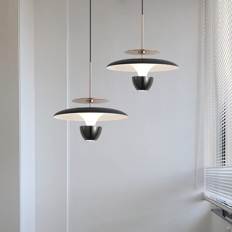 Suspension LED en fer acrylique ronde en forme de soucoupe volante scandinave contemporaine pour chambre 