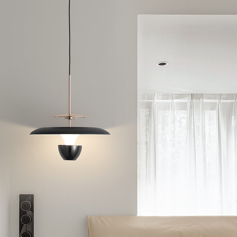 Suspension LED en fer acrylique ronde en forme de soucoupe volante scandinave contemporaine pour chambre 