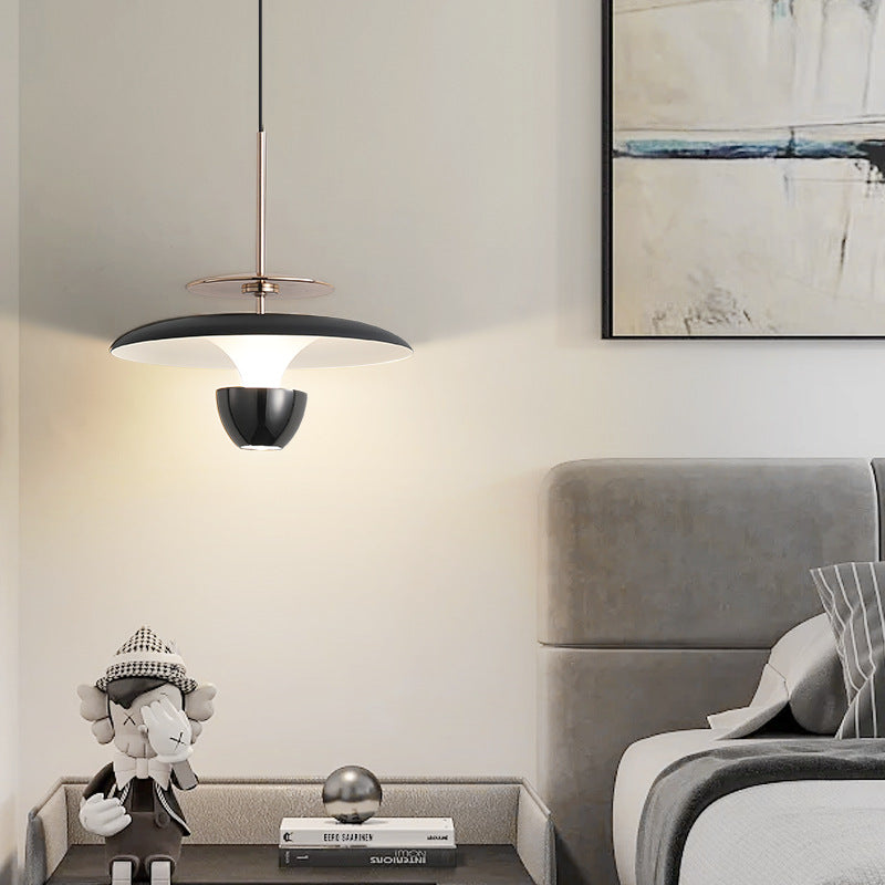 Suspension LED en fer acrylique ronde en forme de soucoupe volante scandinave contemporaine pour chambre 