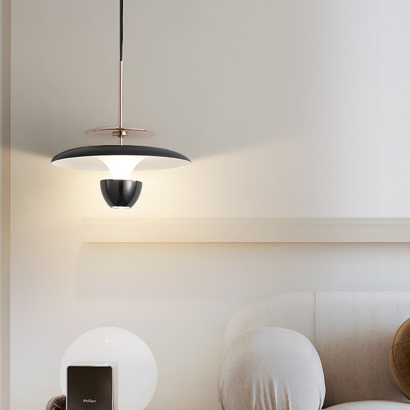 Suspension LED en fer acrylique ronde en forme de soucoupe volante scandinave contemporaine pour chambre 