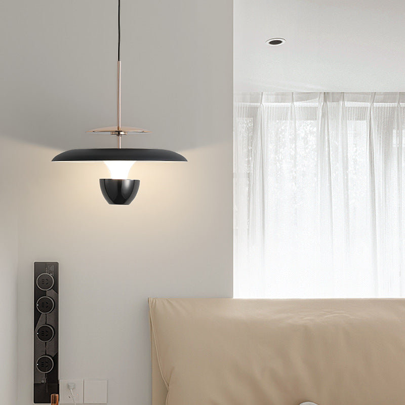 Suspension LED en fer acrylique ronde en forme de soucoupe volante scandinave contemporaine pour chambre 
