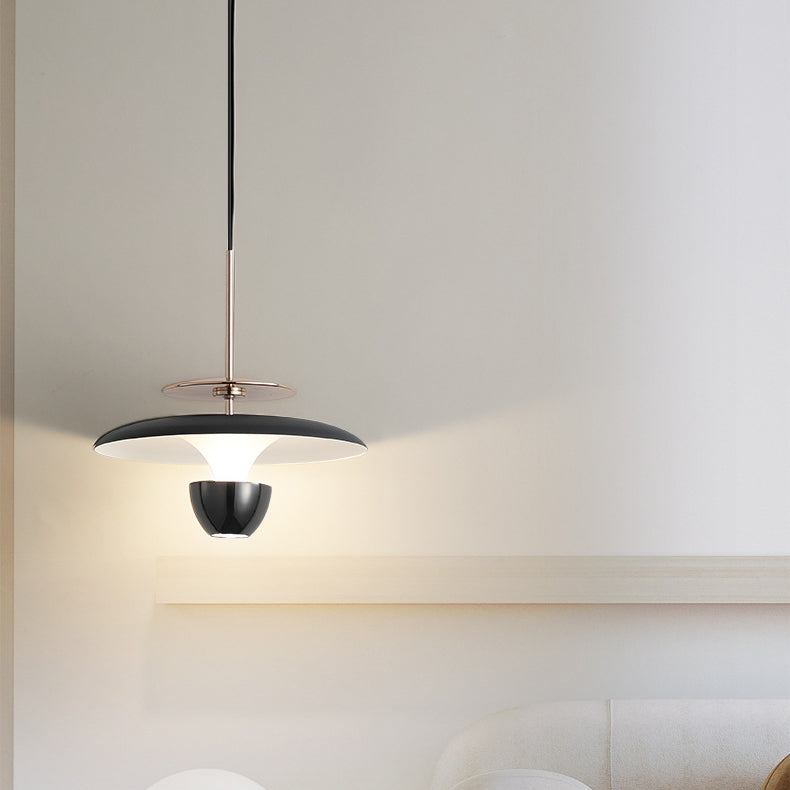 Suspension LED en fer acrylique ronde en forme de soucoupe volante scandinave contemporaine pour chambre 