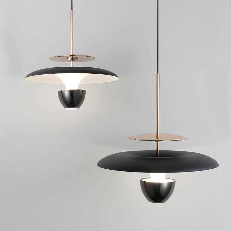 Suspension LED en fer acrylique ronde en forme de soucoupe volante scandinave contemporaine pour chambre 