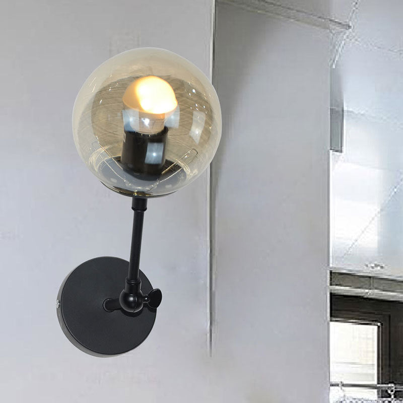 Applique murale contemporaine scandinave en fer et verre avec une ampoule magique pour chambre à coucher 