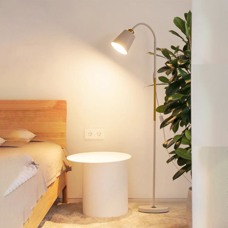 Moderner minimalistischer runder Kegel Eisen PVC 1-Licht Stehlampe für Wohnzimmer 