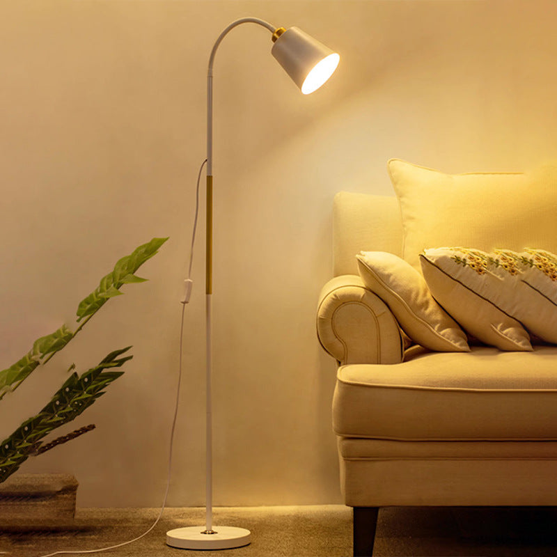 Moderner minimalistischer runder Kegel Eisen PVC 1-Licht Stehlampe für Wohnzimmer 