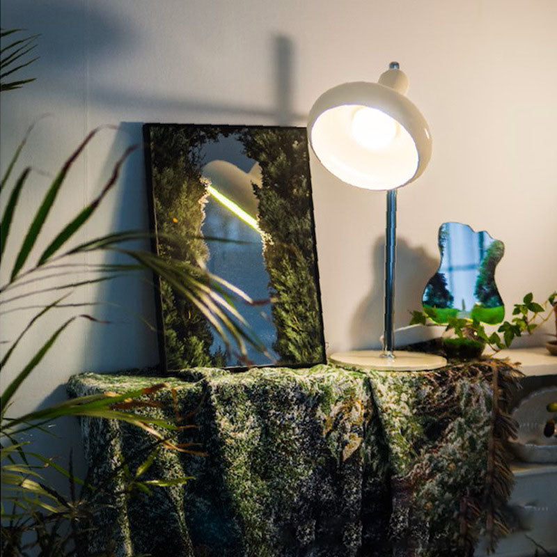 Lampe de table LED en fer avec abat-jour rotatif rond en crème USB scandinave contemporaine pour chambre à coucher 