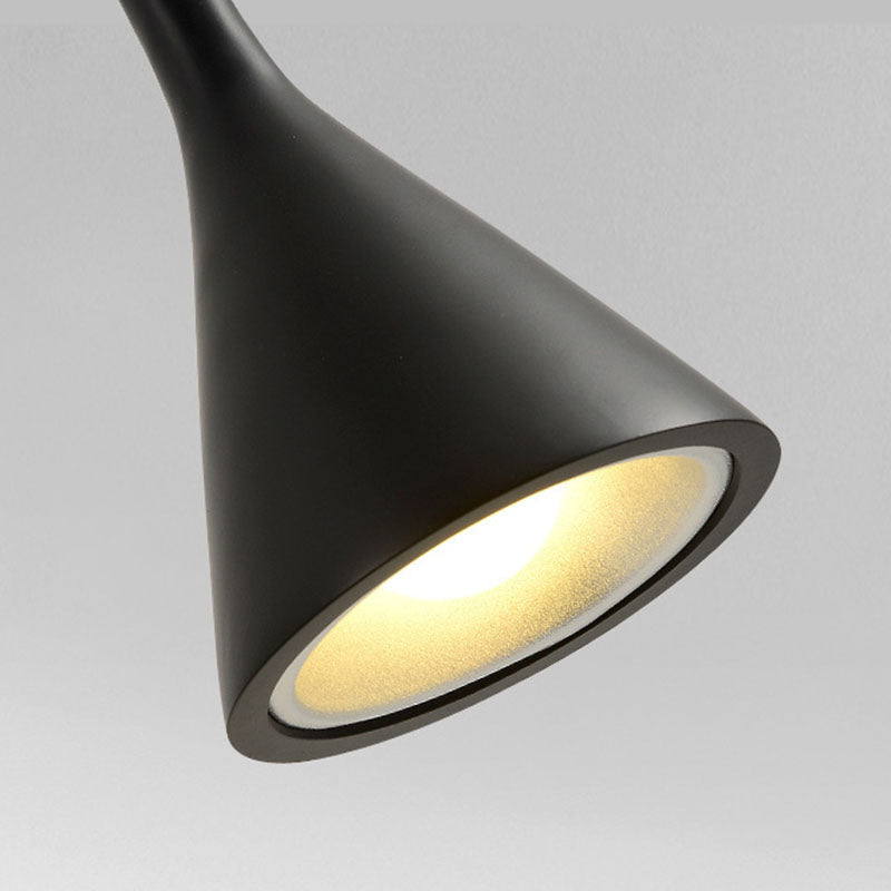 Moderne minimalistische runde Kegel-Eisen-Wandleuchte mit 1 Licht für Schlafzimmer 