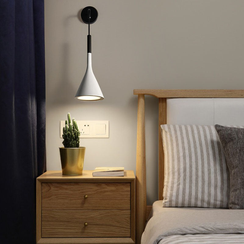 Moderne minimalistische runde Kegel-Eisen-Wandleuchte mit 1 Licht für Schlafzimmer 