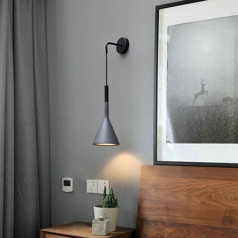 Moderne minimalistische runde Kegel-Eisen-Wandleuchte mit 1 Licht für Schlafzimmer 