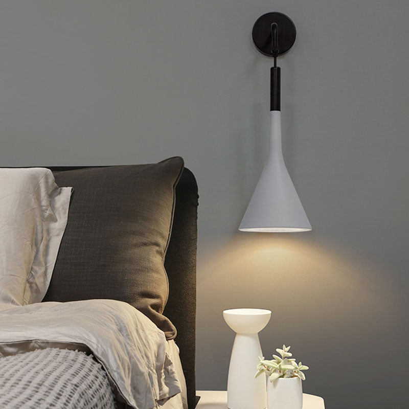 Moderne minimalistische runde Kegel-Eisen-Wandleuchte mit 1 Licht für Schlafzimmer 