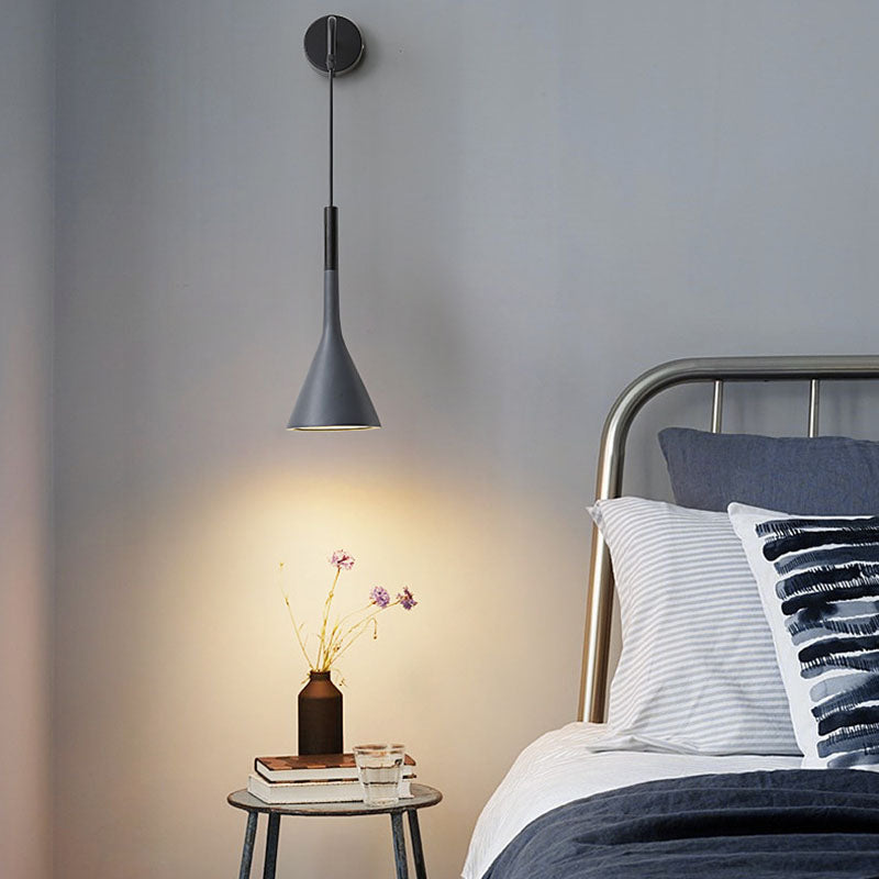 Moderne minimalistische runde Kegel-Eisen-Wandleuchte mit 1 Licht für Schlafzimmer 