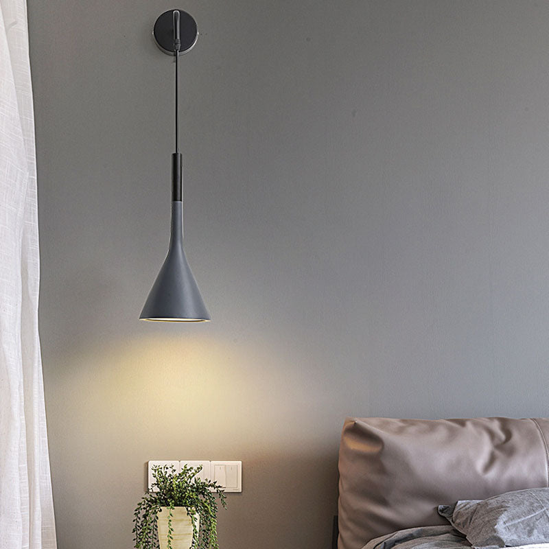 Moderne minimalistische runde Kegel-Eisen-Wandleuchte mit 1 Licht für Schlafzimmer 