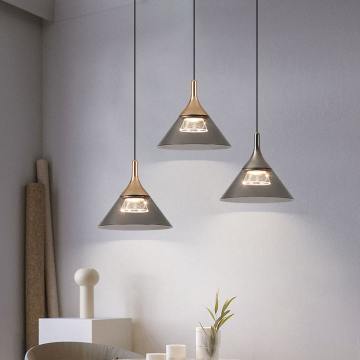 Zeitgenössische skandinavische Kegel Aluminium Acryl LED Pendelleuchte für das Schlafzimmer 