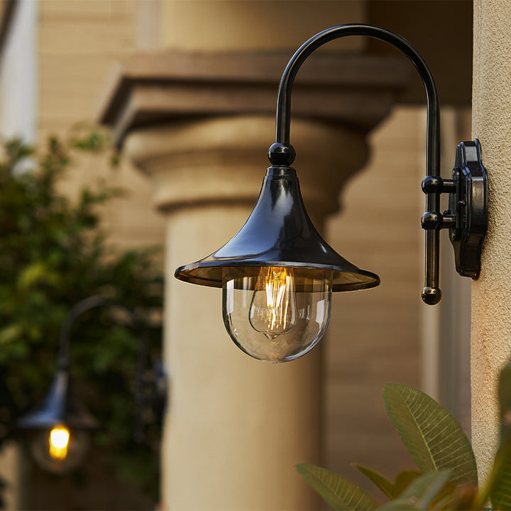 Zeitgenössische industrielle wasserdichte Hornform runde Kegel Aluminium Acryl 1-Licht Wandleuchte für den Außenbereich 