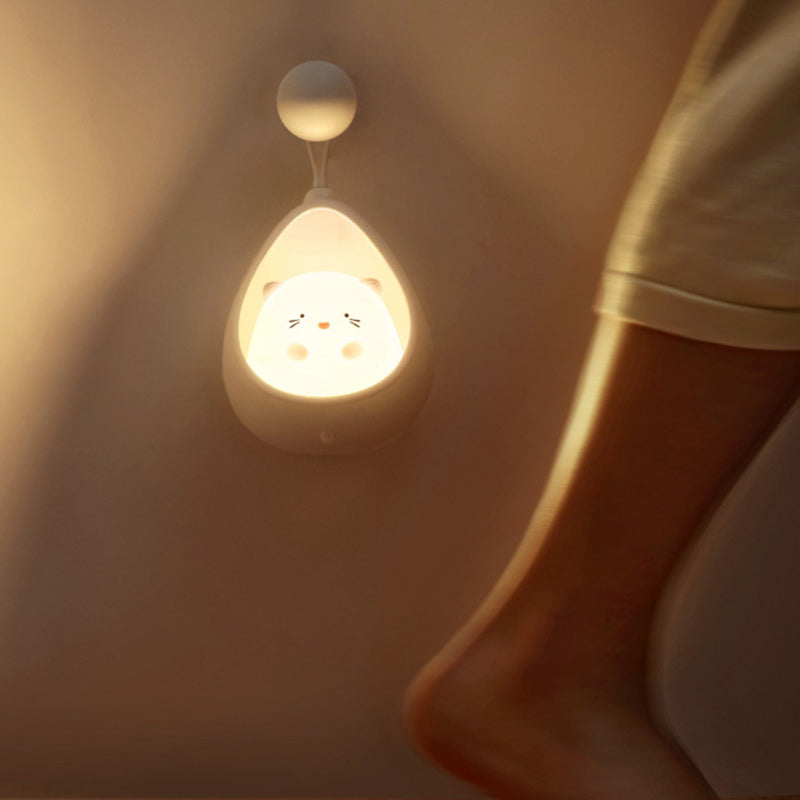 Zeitgenössische kreative USB-Katzen-Hasen-Dreieck-Kegel-ABS-Silikon-LED-Tischlampe für das Schlafzimmer 