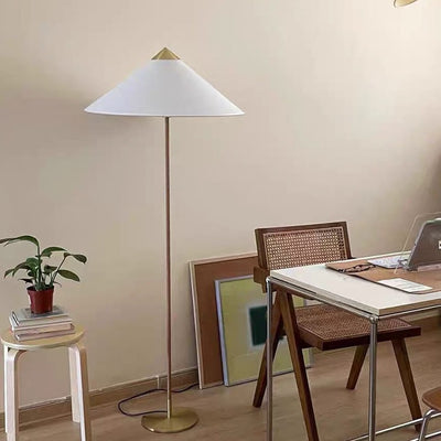 Moderner minimalistischer Regenschirmkegel Eisen Bambus Stoff 3-Licht Stehlampe für Wohnzimmer 