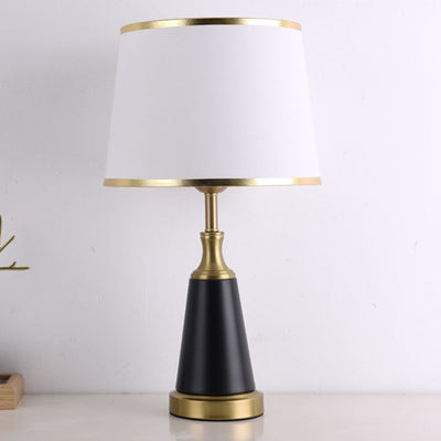 Moderner minimalistischer Zylinderkegel Eisen Stoff 1-Licht Tischlampe für das Schlafzimmer 