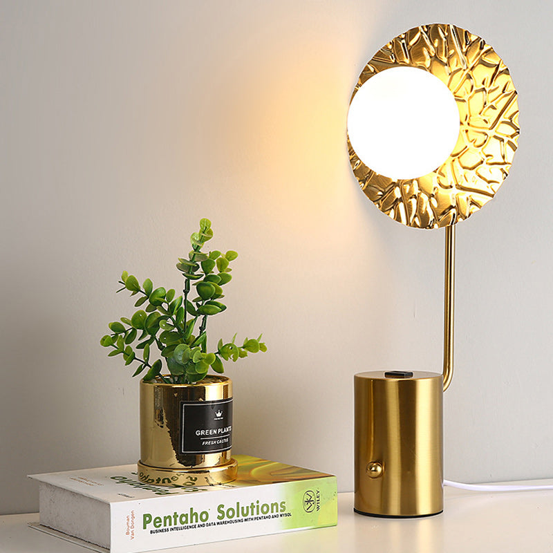 Moderne minimalistische runde Kugelzylinder-Hardware-Glas-1-Licht-Tischlampe für das Schlafzimmer 