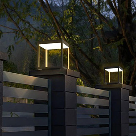 Moderne minimalistische wasserdichte quadratische LED-Außenleuchte aus Edelstahl und Acryl für den Außenbereich 