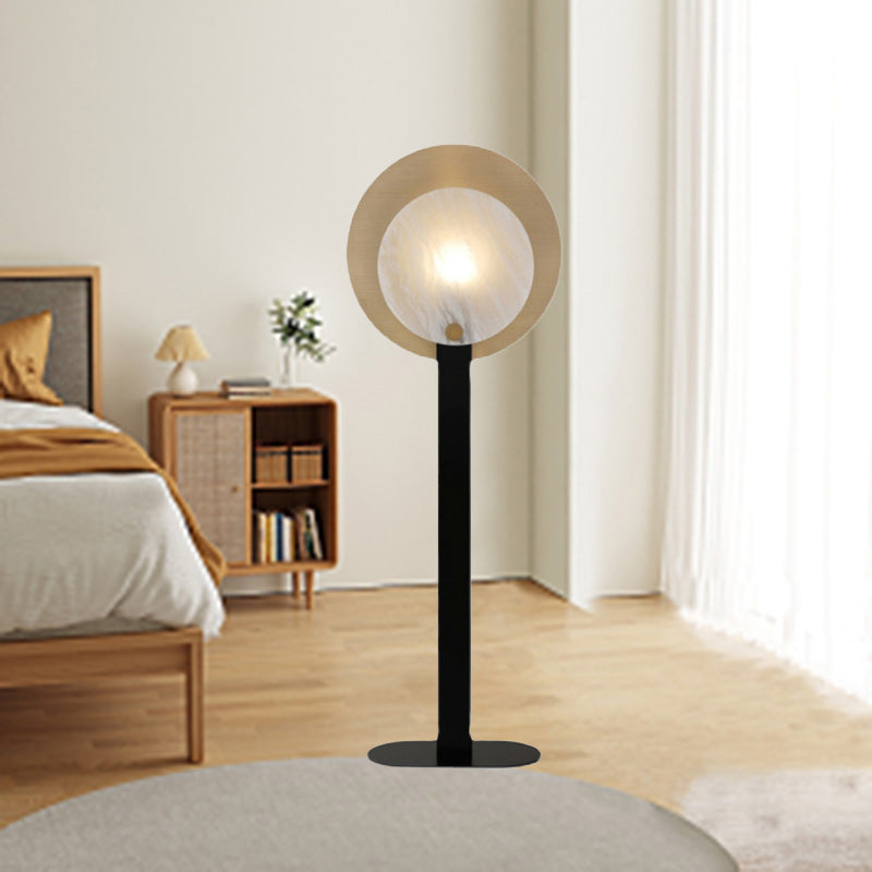 Zeitgenössische skandinavische runde ovale Eisen-Marmor-Stehlampe mit 1 Licht für das Wohnzimmer 