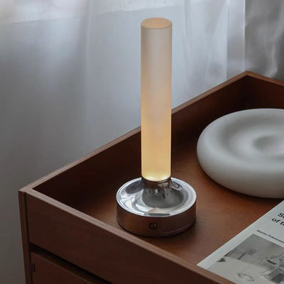 Moderne minimalistische USB-Kerzenform runder Zylinder Metall Acryl LED Tischlampe für Schlafzimmer 