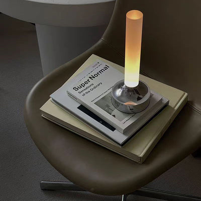 Moderne minimalistische USB-Kerzenform runder Zylinder Metall Acryl LED Tischlampe für Schlafzimmer 