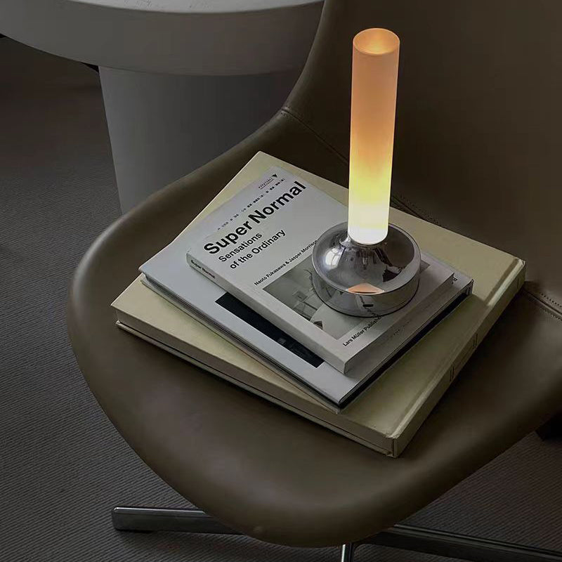 Moderne minimalistische USB-Kerzenform runder Zylinder Metall Acryl LED Tischlampe für Schlafzimmer 